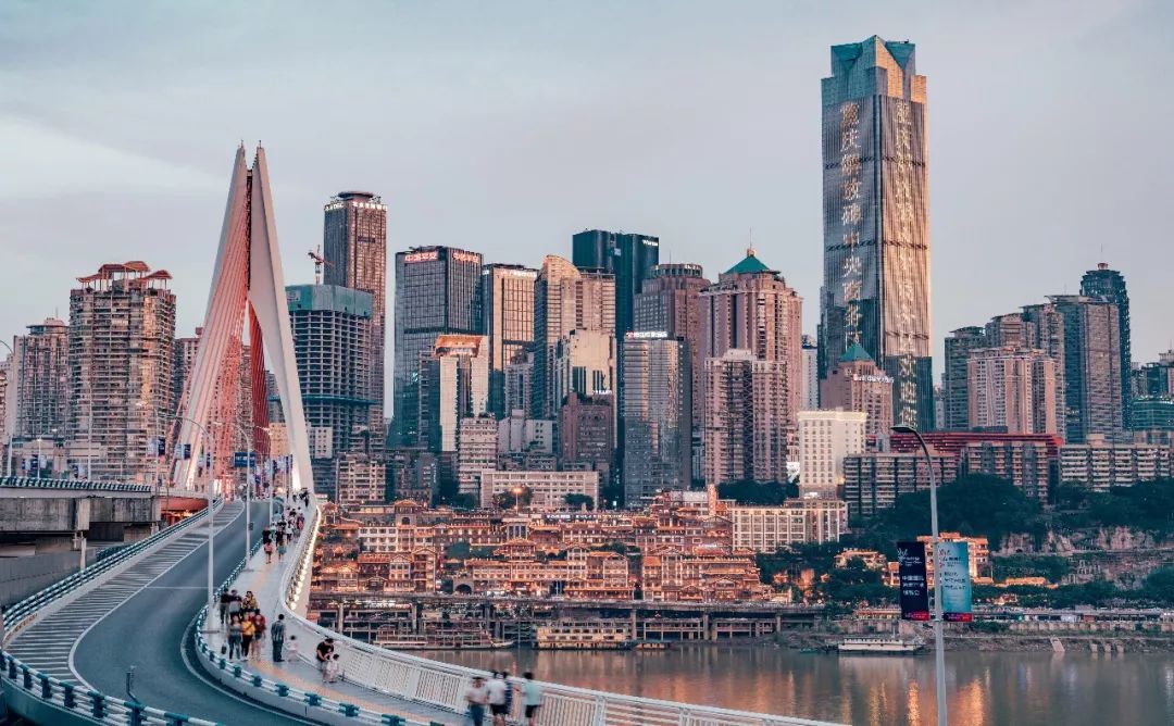 辣动山城，重庆——心跳美食与风景交汇之地